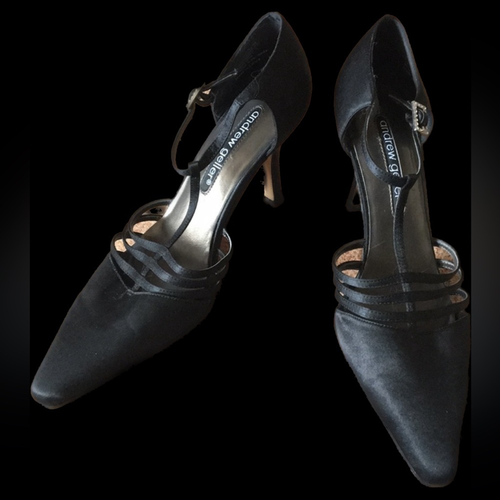 Satin t-strap heels! 👠